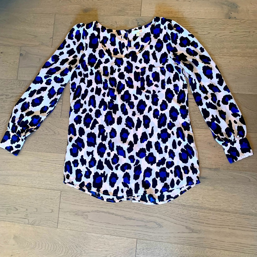 Gianni Bini sz M blush, royal blue, & black leopard blouse